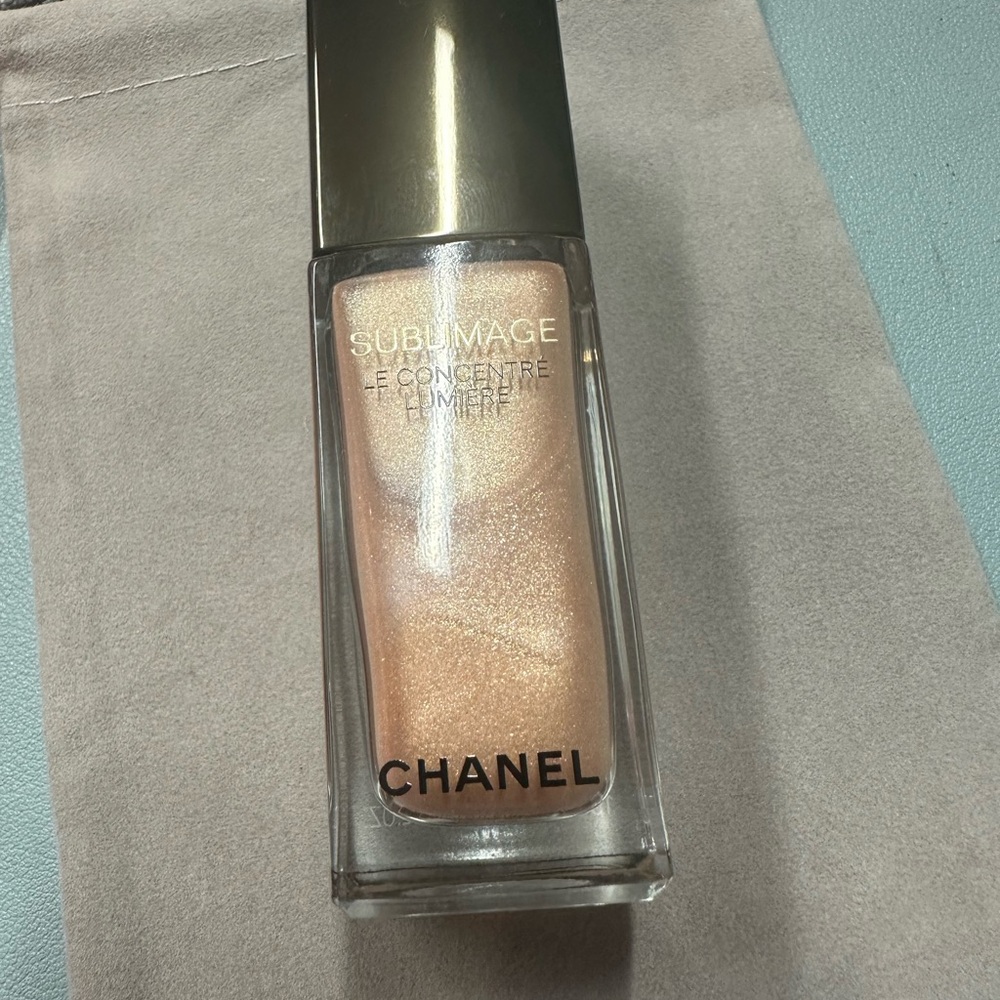 CHANEL Sublimage Le Concentré Lumière - Luxurious Gold